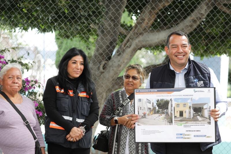Entrega Roberto Cabrera techumbre en El Pedregoso Borrador automático