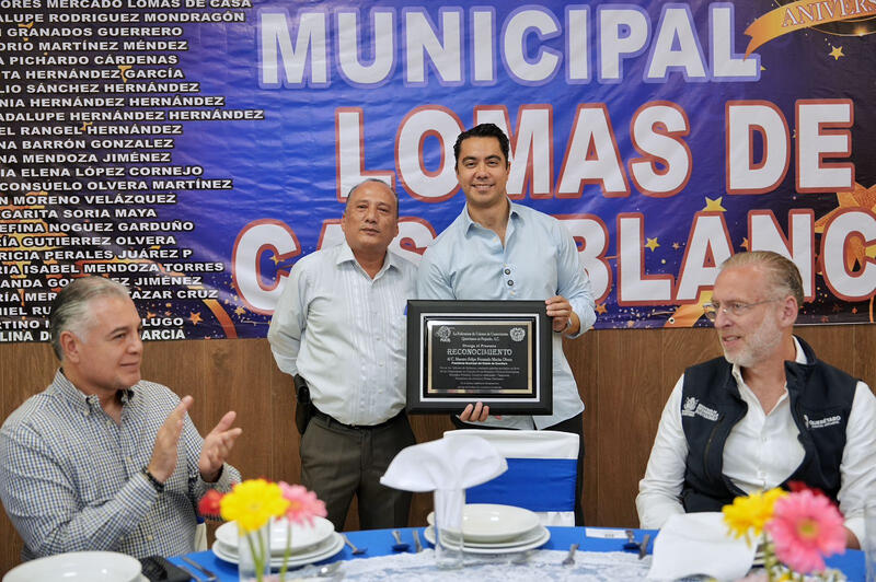 Acude Felifer Macías al 46 Aniversario del Mercado de Lomas de Casa Blanca