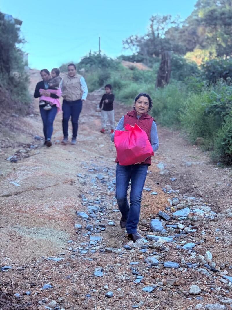 Blanca Benítez lleva apoyo a comunidades de difícil acceso en Pinal de Amoles Borrador automático