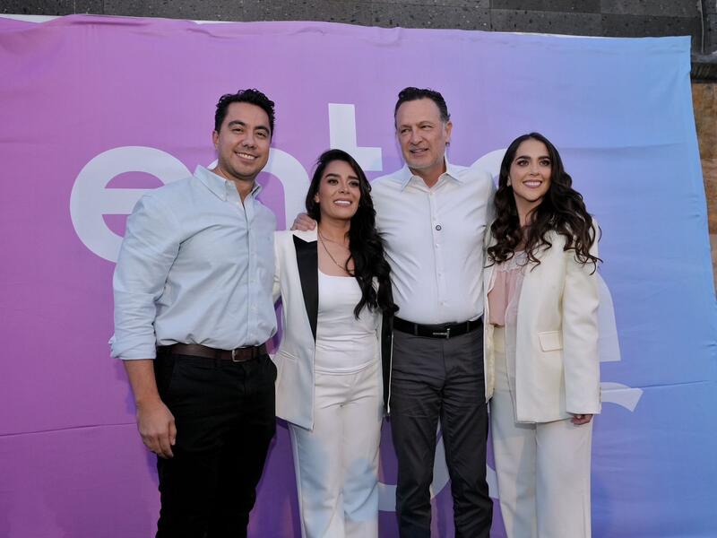 Asiste Felifer Macías al segundo aniversario de Entrelazados Querétaro Asiste Felifer Macías al segundo aniversario de Entrelazados Querétaro