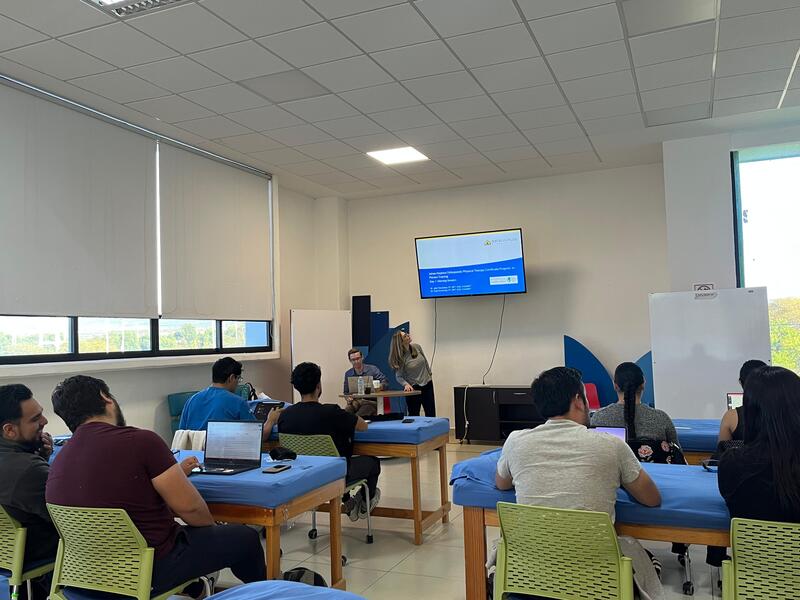 Concluyen estudiantes y docentes de fisioterapia de la UP Santa Rosa diplomado del Hospital Johns Hopkins Borrador automático