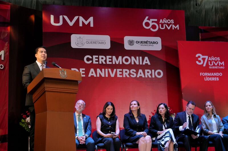 Acude Felifer Macías al 65° Aniversario de la UVM y 37° Aniversario del Campus Querétaro Acude Felifer Macías al 65° Aniversario de la UVM y 37° Aniversario del Campus Querétaro
