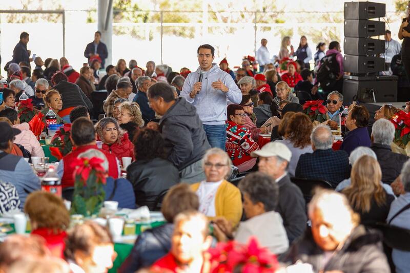 Asiste Felifer Macías a la Posada de Adultos Mayores Borrador automático
