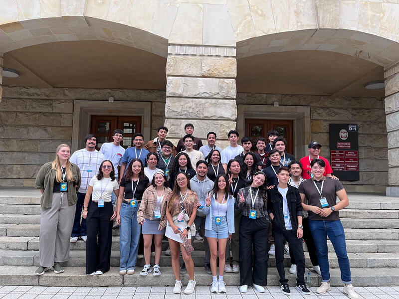 Alumnos de la UTEQ se especializan en Tecnología e Industria 4.0 en Polonia Borrador automático