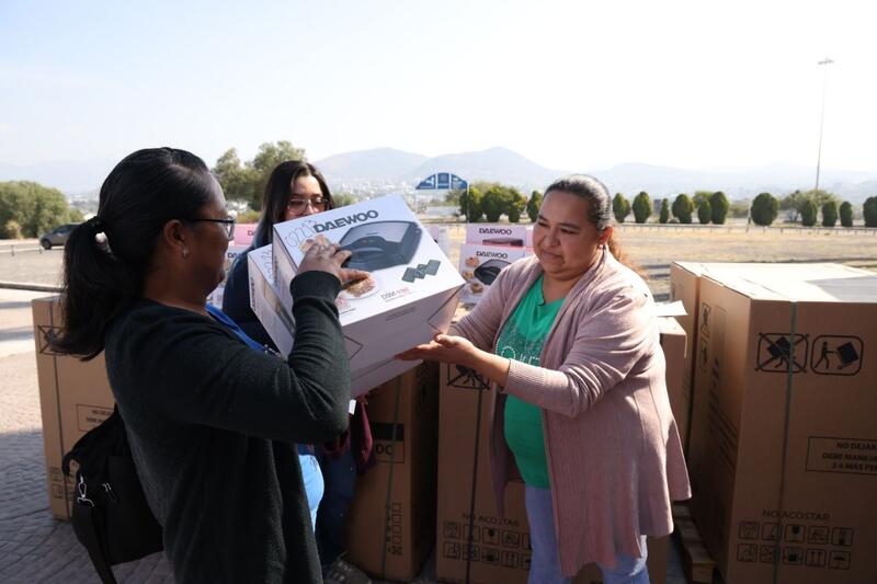 SEDESOQ entrega apoyos del Programa Coinversión SocialEl secretario de Desarrollo Social del Estado de Querétaro, Luis Nava, encabezó la entrega de apoyos del Programa Coinversión Social a beneficiarios de diversas colonias del municipio de Querétaro. Borrador automático