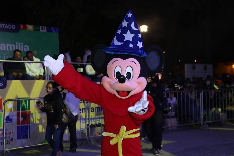 Inician en Jalpan los desfiles navideños del Festival Alegría Contigo 2025 Inician en Jalpan los desfiles navideños del Festival Alegría Contigo 2025