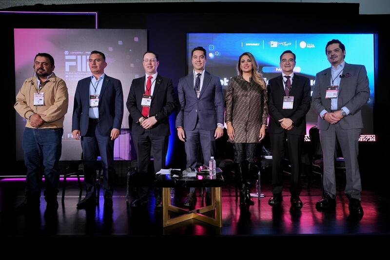 Acude Felifer Macías a la FIIE COPARMEX 2026 Acude Felifer Macías a la FIIE COPARMEX 2026