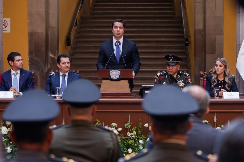 Encabeza Felifer Macías sesión solemne de Cabildo con el Ejército Mexicano y Fuerza Aérea Encabeza Felifer Macías sesión solemne de Cabildo con el Ejército Mexicano y Fuerza Aérea