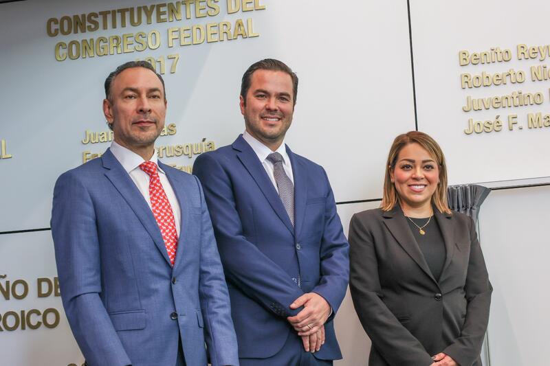 Conmemoran 200 años de la Constitución de Querétaro y develan letras doradas en el Congreso Borrador automático