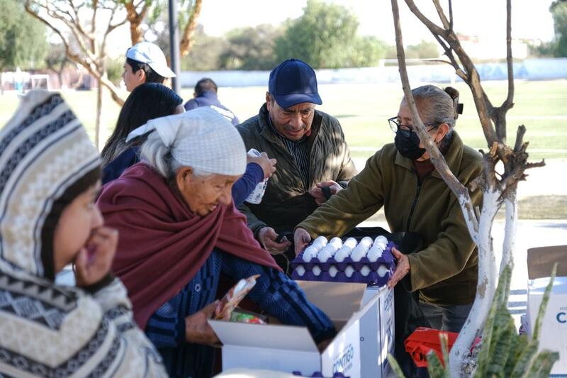 Asiste Luis Nava a entrega de canastas alimentarias en Corregidora Borrador automático