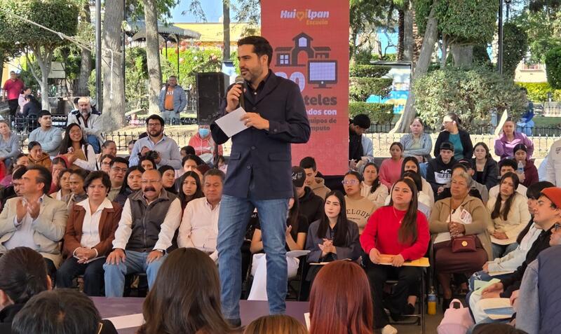 Huimilpan impulsa la educación con la entrega de 297 becas para estudiantes