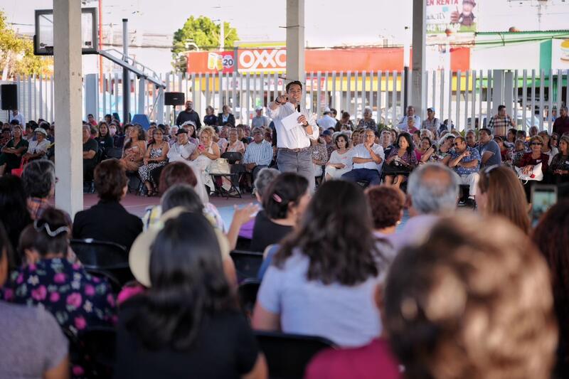 Felifer Macías reconoce a adultos mayores por su aporte a la sociedad queretana Borrador automático