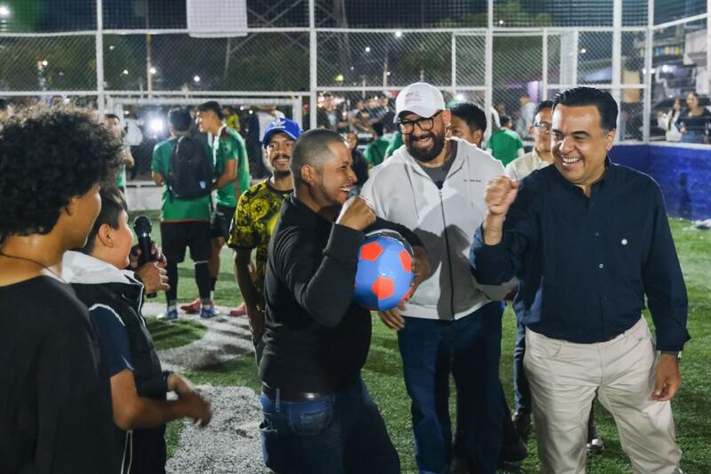 Luis Nava premia a ganadores del torneo Talento de Barrio “El Gallinero” Borrador automático