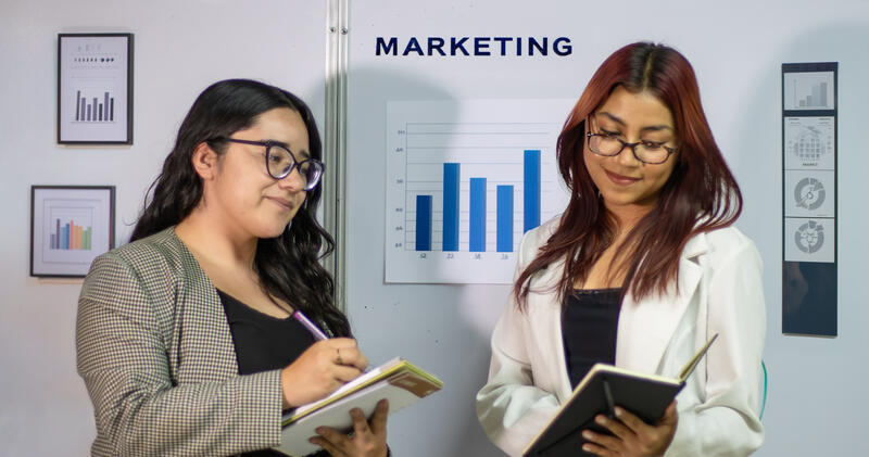 Acreditan carreras de Negocios y Mercadotecnia de la UT San Juan Borrador automático