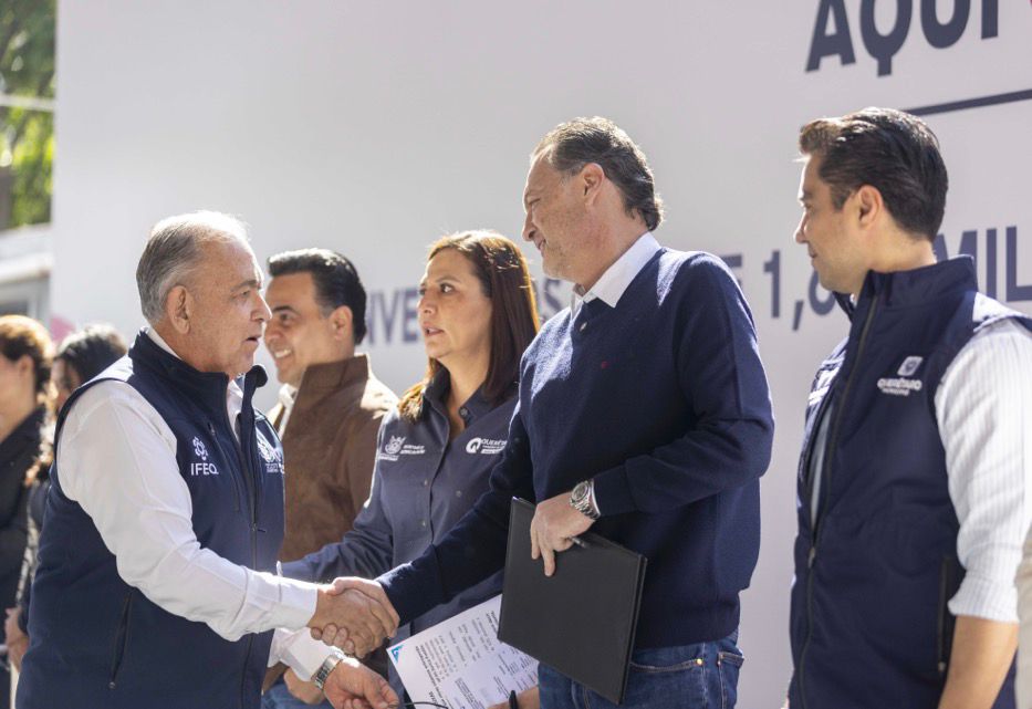 Kuri entrega nuevas aulas en primaria de Jurica para fortalecer educación básica Kuri entrega nuevas aulas en primaria de Jurica para fortalecer educación básica