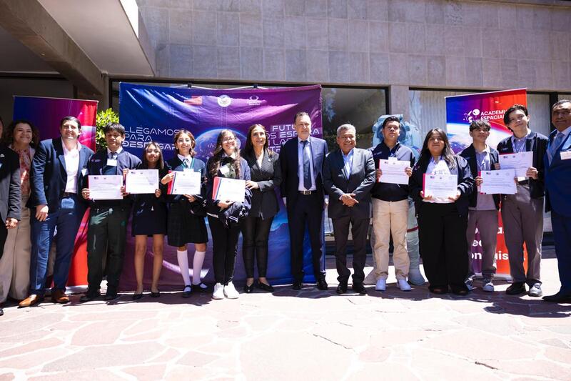 Querétaro impulsa talento aeroespacial; ocho estudiantes viajarán a la NASA