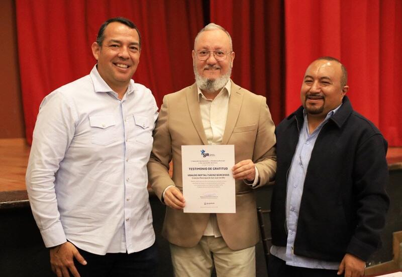 Roberto Cabrera asiste a reunión de cronistas municipales de Querétaro Borrador automático