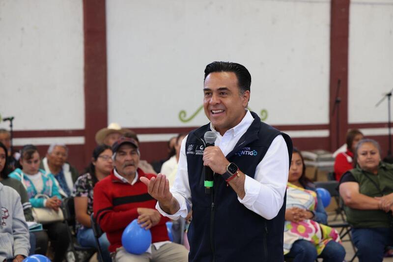Luis Nava se reúne con familias beneficiarias de la estrategia “Aquí Contigo” en San Juan del Río