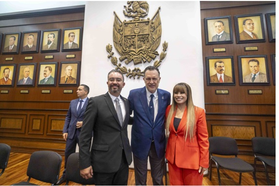 Mauricio Kuri toma protesta al nuevo Consejo del Colegio de Abogados Litigantes de Querétaro Mauricio Kuri toma protesta al nuevo Consejo del Colegio de Abogados Litigantes de Querétaro