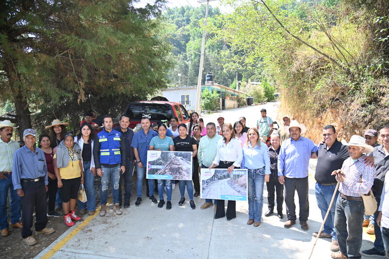 Supervisan obras de reconstrucción de caminos en comunidades de Pinal de Amoles Borrador automático