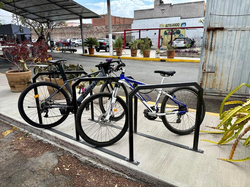 Instalan biciestacionamientos en el Centro Histórico para fomentar movilidad sustentable