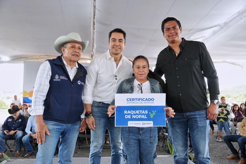 Entrega Felifer Macías apoyos agrícolas por más de 1.1 millones de pesos a productores queretanos Borrador automático