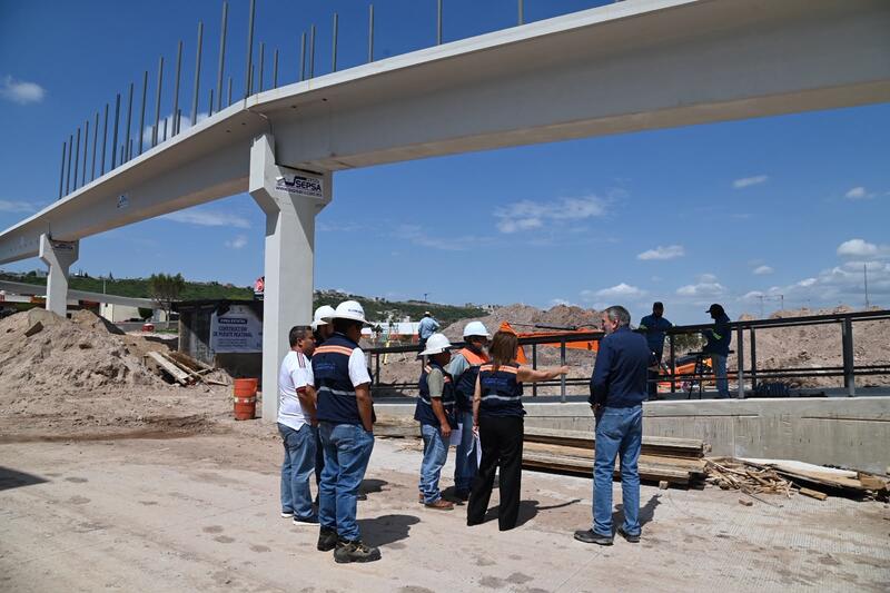 Registra 70 por ciento de avance puente peatonal en el Anillo Vial Junípero Serra