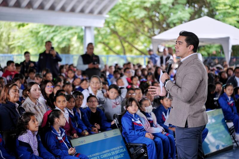 Participación ciudadana impulsa mejoras en escuelas de Querétaro: Felifer Macías Borrador automático