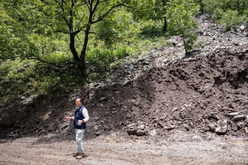 Luis Nava supervisa liberación de camino afectado por deslave en Joyas de Bucareli Borrador automático