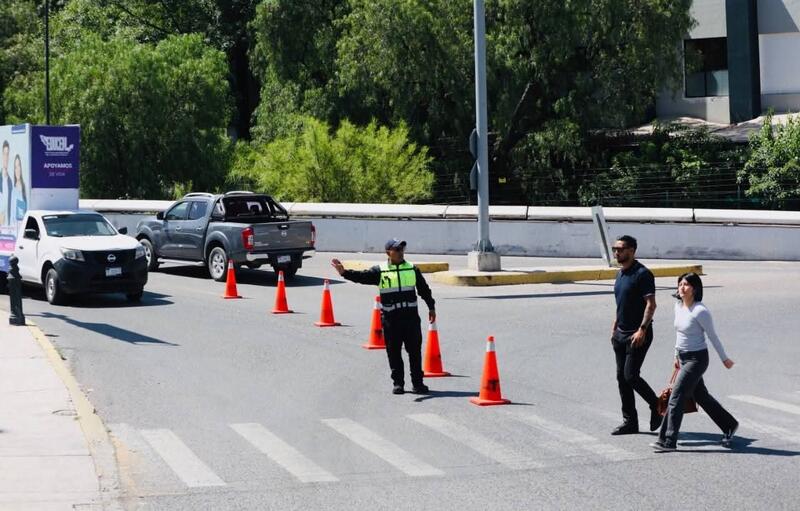 Implementan dispositivo vial para restringir el ingreso de vehículos pesados en San Juan del Río Borrador automático