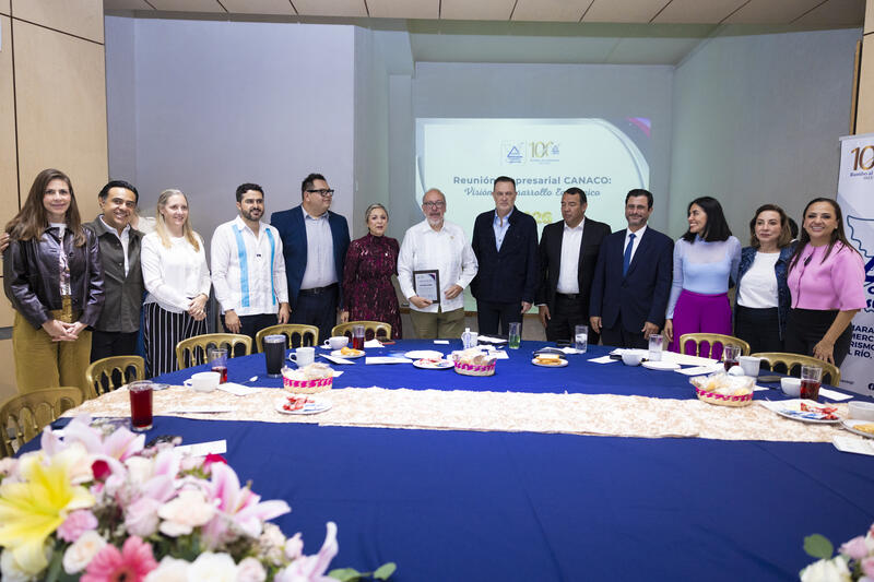 Toma protesta nuevo Consejo de CANACO San Juan del Río y firma Mauricio Kuri pacto por los negocios Borrador automático