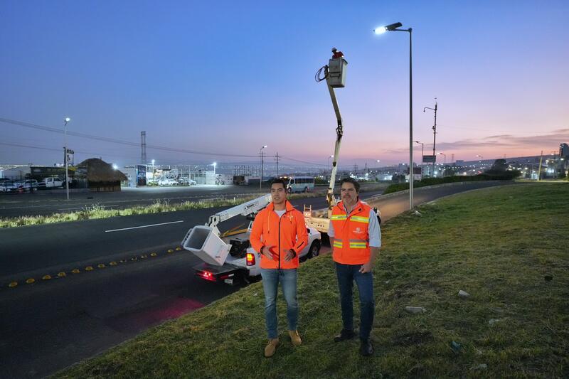 Felifer Macías supervisa instalación de más de 130 luminarias LED en el Libramiento Surponiente Borrador automático