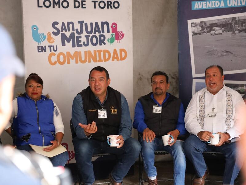 Roberto Cabrera acerca servicios y acciones de mejoramiento a la comunidad de Lomo de Toro Roberto Cabrera acerca servicios y acciones de mejoramiento a la comunidad de Lomo de Toro