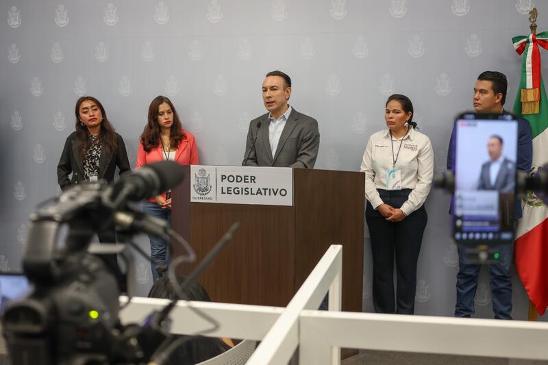 Diputado Arturo Maximiliano García destaca ley aprobada en materia de educación digital en Querétaro, un paso firme hacia la protección de niñas, niños y adolescentes. Borrador automático