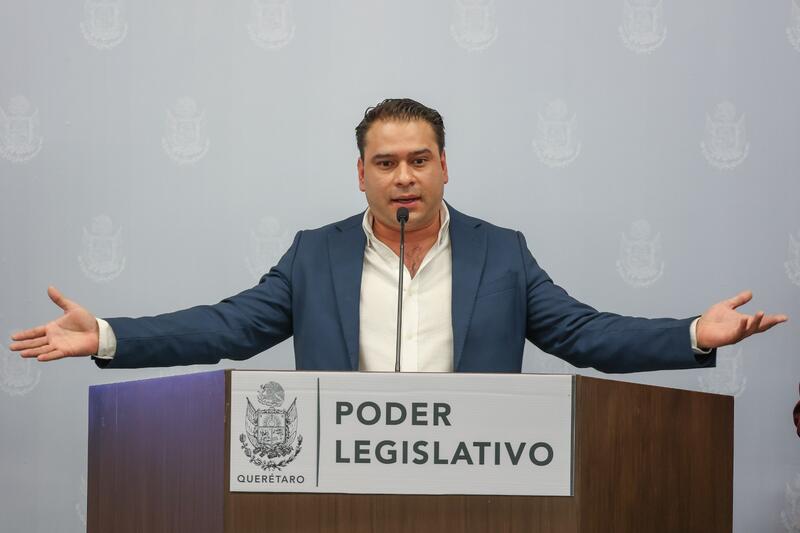 Eric Silva respalda a vecinos de Álamos y solicita suspender la obra del Pasaje Álamos Eric Silva respalda a vecinos de Álamos y solicita suspender la obra del Pasaje Álamos