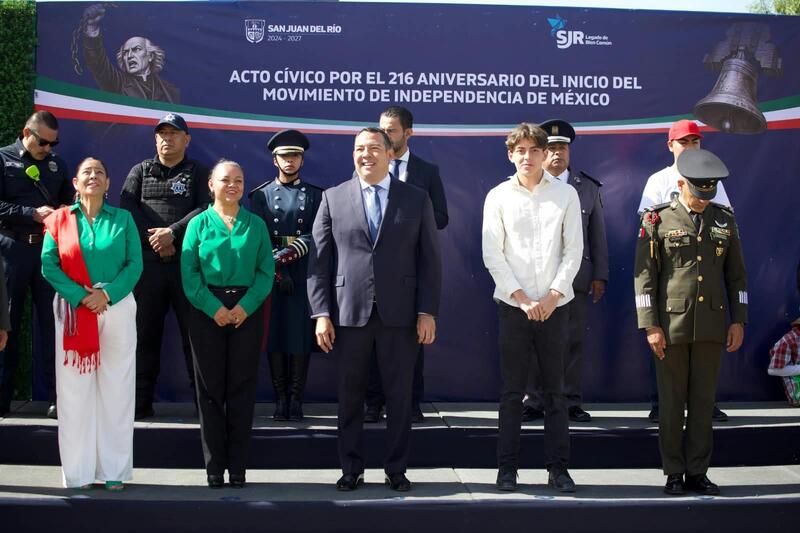 Roberto Cabrera atestigua Desfile Cívico-Militar por el 216 Aniversario de la Independencia de México Borrador automático