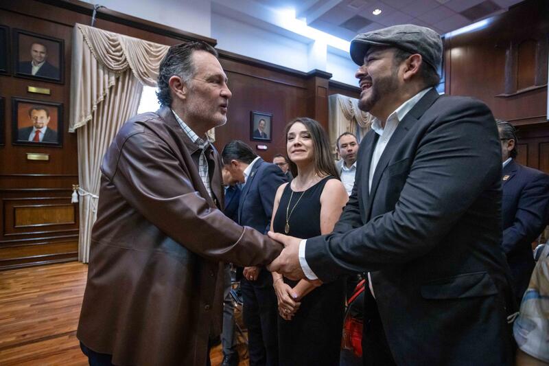 Llama Mauricio Kuri a egresados de la UAQ a participar en la construcción de un mejor Querétaro Borrador automático