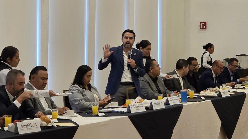 Dorantes llama a abogados de Querétaro a participar en la construcción de soluciones Borrador automático