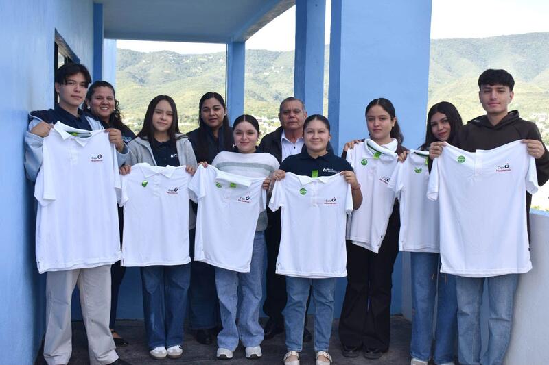 Integran a 10 estudiantes de UT San Juan al Modelo Dual Borrador automático