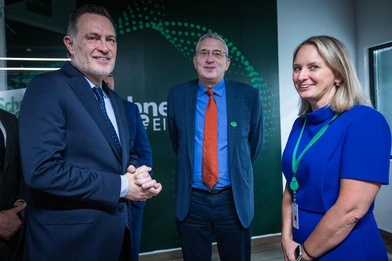 Schneider Electric invierte más de 3 mil 600 mdp en nuevo campus en Querétaro Schneider Electric invierte más de 3 mil 600 mdp en nuevo campus en Querétaro