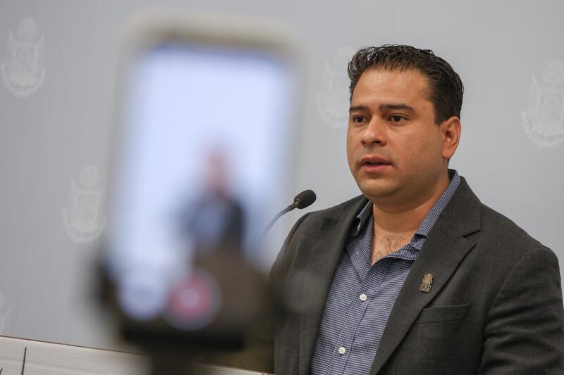 Eric Silva propone reforma para garantizar medicamentos y atención continua en centros de salud Borrador automático