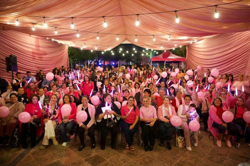 Iluminan de rosa el Puente de la Historia para concientizar sobre el cáncer de mama Borrador automático