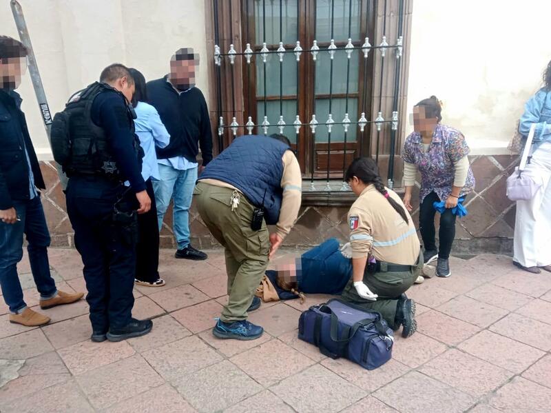 Atienden a mujer lesionada tras sufrir caída en San Juan del Río Borrador automático